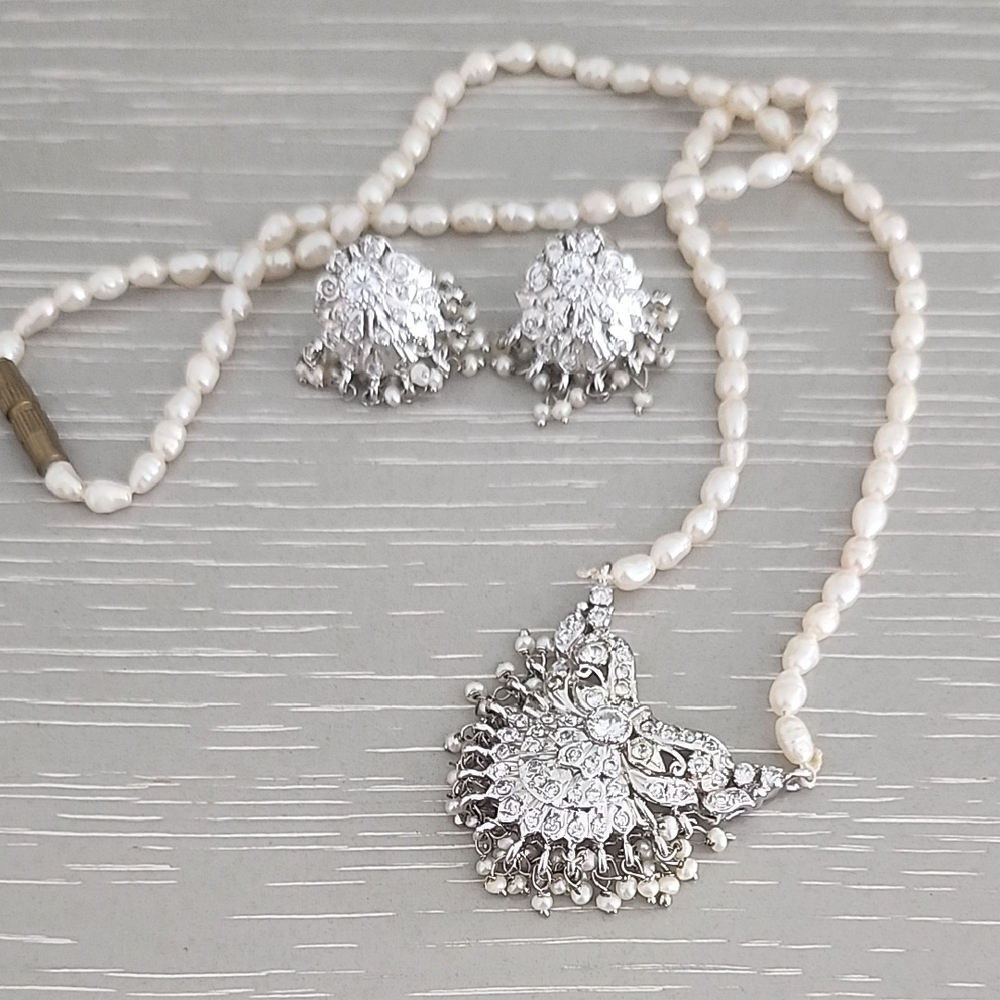 Elegant Pearl and Silver Jewelry Set